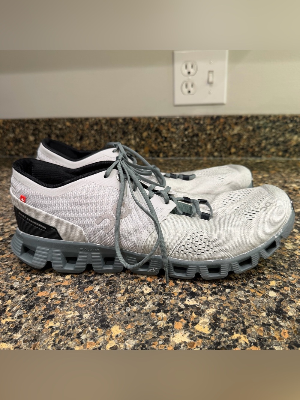 On Cloud Running Shoes in Light Grey Mens 10.5